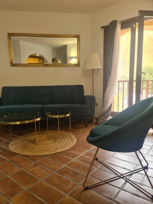 En Lujoso Puerto Deportivo Apartment